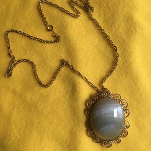 vintage gold tone agate brooch/necklace